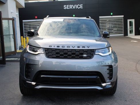 Certified 2025 Land Rover Discovery Dynamic SE image 3