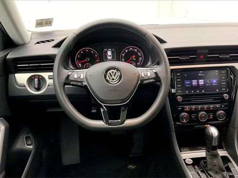 Used 2021 Volkswagen Passat 2.0T SE image 5
