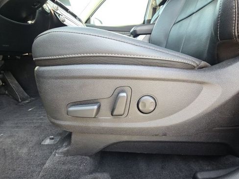 Used 2025 Kia Telluride EX w/ EX Captain's Chair Package FWD image 24