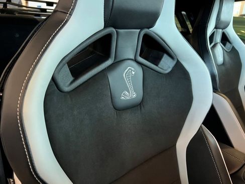 Used 2022 Ford Mustang Shelby GT500 w/ Carbon Fiber Track Pack image 21