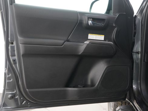 Used 2020 Toyota Tacoma TRD Off-Road image 19