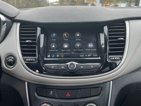 Used 2018 Chevrolet Trax LT w/ Sun & Sound Package image 16