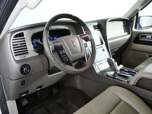 Used 2016 Lincoln Navigator Select AWD/4WD image 17