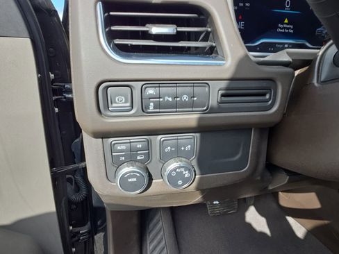 Used 2023 Chevrolet Suburban LT AWD/4WD image 16