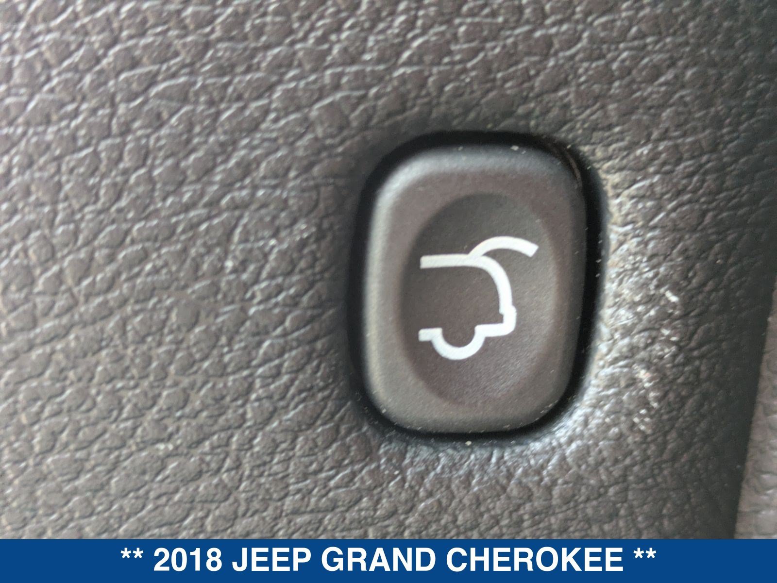 Used 2018 Jeep Grand Cherokee Laredo RWD image 15