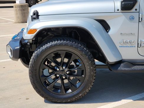 Used 2023 Jeep Wrangler Unlimited Sahara AWD/4WD image 8