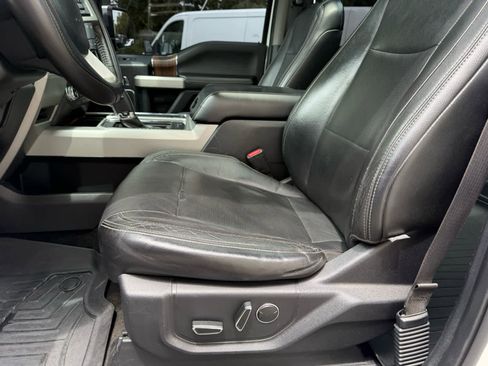 Used 2015 Ford F150 Lariat w/ Equipment Group 502A Luxury AWD/4WD image 4
