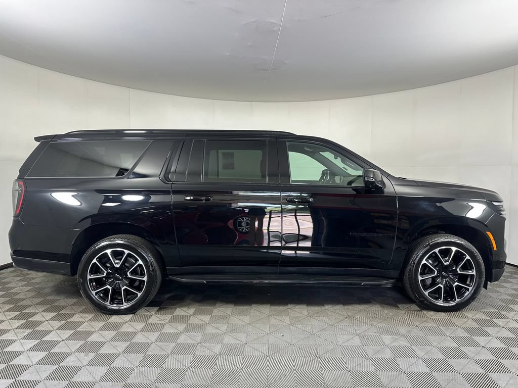 Used 2026 Chevrolet Suburban RST w/ Comfort Package AWD/4WD image 6