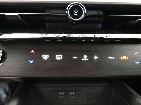 Used 2025 Nissan Murano SV AWD/4WD image 13
