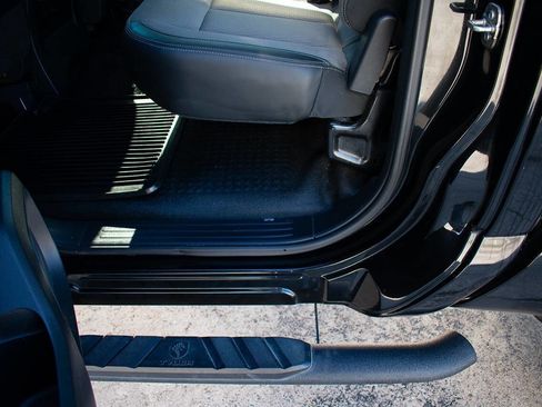 Used 2017 Nissan Titan S image 26