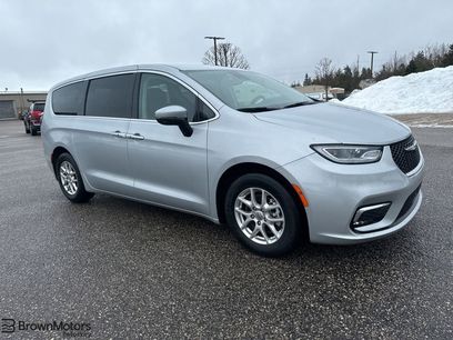 Used 2023 Chrysler Pacifica Touring-L