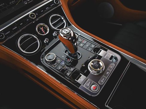 Used 2024 Bentley Continental GT image 3