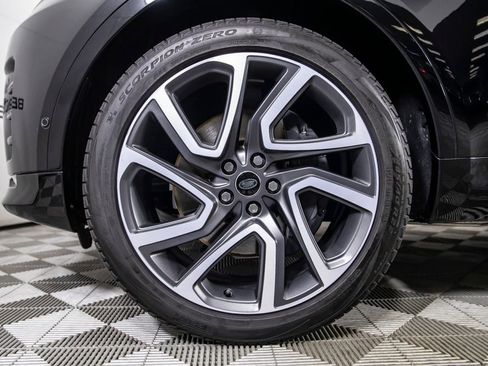 Used 2025 Land Rover Discovery Dynamic SE image 43