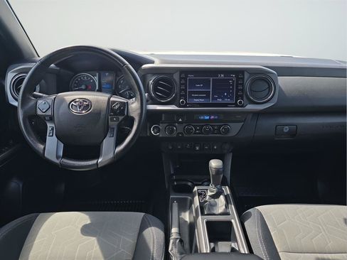 Used 2022 Toyota Tacoma TRD Off-Road w/ Technology Package AWD/4WD image 9