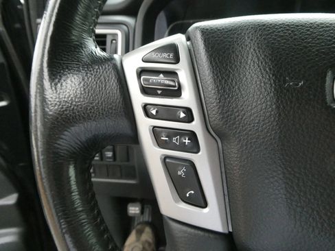 Used 2019 Nissan Titan SV w/ SV Convenience Package image 17