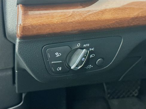 Used 2022 Audi Q5 2.0T Premium w/ Convenience Package image 17