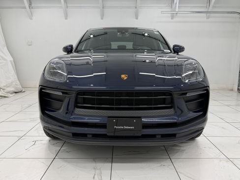 Certified 2022 Porsche Macan image 9