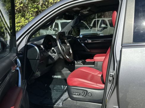Used 2023 Lexus GX 460 Luxury w/ Sport Design Package image 2