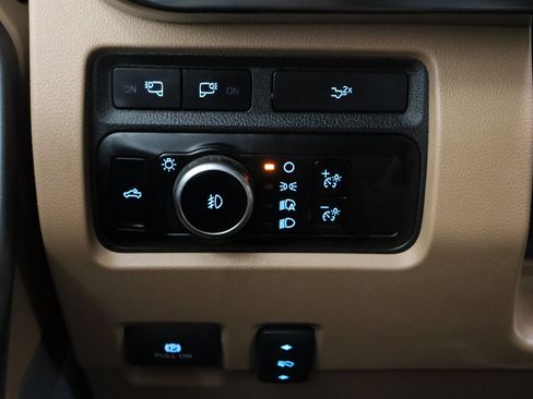 Used 2024 Ford F250 Lariat w/ Chrome Package image 28