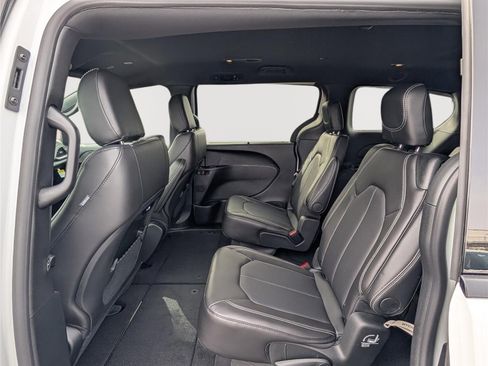 New 2026 Chrysler Pacifica Select FWD image 10
