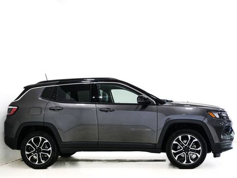 Used 2022 Jeep Compass Limited w/ Sun and Sound Group AWD/4WD image 5