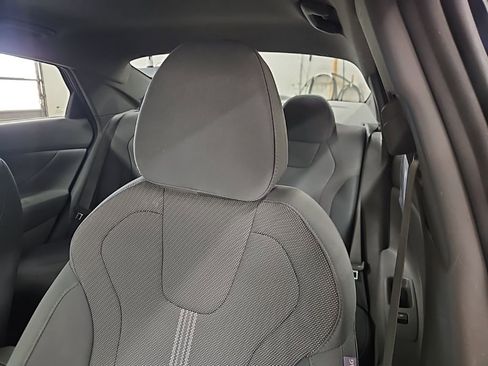 Used 2021 Hyundai Elantra SE image 10