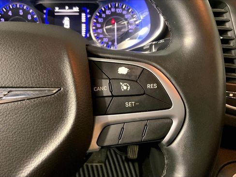 Used 2017 Chrysler 200 Limited Platinum w/ Mopar Interior Package FWD image 19