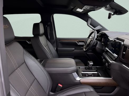 Used 2024 Chevrolet Silverado 1500 High Country w/ Technology Package image 36