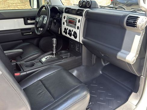 Used 2012 Toyota FJ Cruiser 2WD w/ Upgrade Pkg image 42