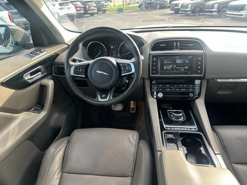 Used 2018 Jaguar F-PACE R-Sport AWD/4WD image 15