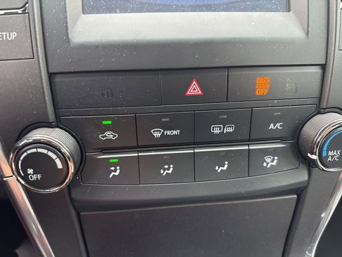 Used 2016 Toyota Camry SE FWD image 16