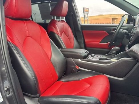 Used 2022 Toyota Highlander XSE image 17