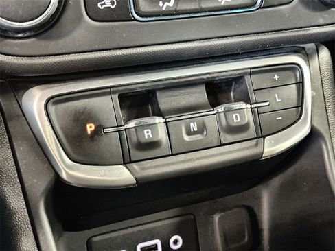 Used 2024 GMC Terrain SLE image 22