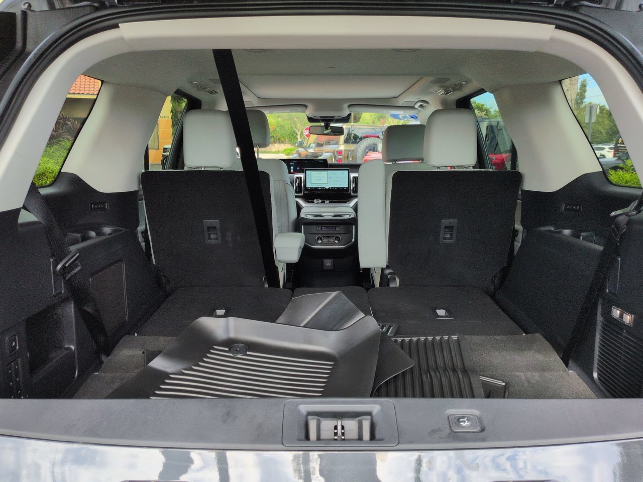 Certified 2025 Ford Expedition Platinum w/ Platinum Ultimate Package AWD/4WD image 13