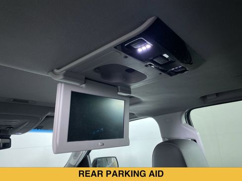 Used 2018 Chevrolet Suburban LT AWD/4WD image 19