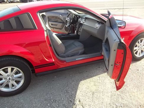Used 2009 Ford Mustang Premium image 10