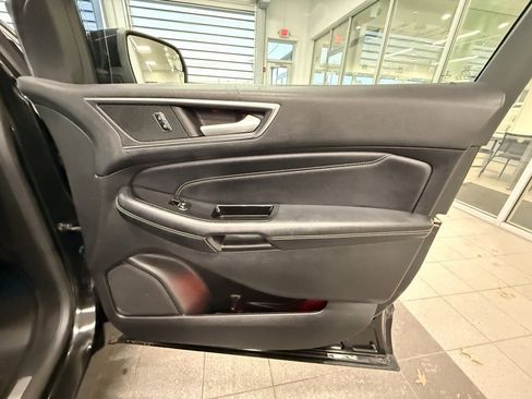 Used 2015 Ford Edge Titanium image 38