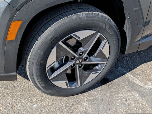 Certified 2025 Hyundai Tucson SEL image 9