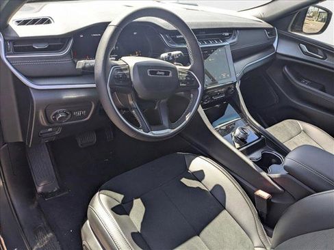 New 2025 Jeep Grand Cherokee Altitude image 3