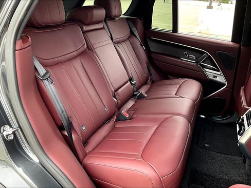 New 2025 Land Rover Range Rover SE image 7