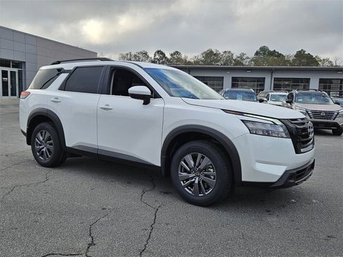 New 2025 Nissan Pathfinder SV image 15