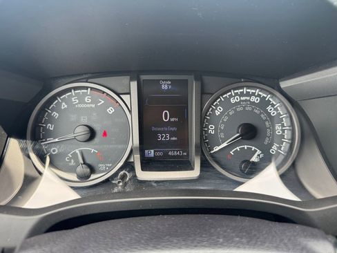 Used 2016 Toyota Tacoma TRD Sport w/ Towing Package AWD/4WD image 20