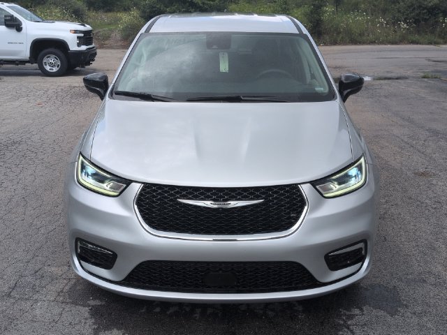 Used 2024 Chrysler Pacifica Touring-L FWD image 23