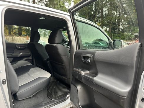 Used 2021 Toyota Tacoma TRD Off-Road image 10