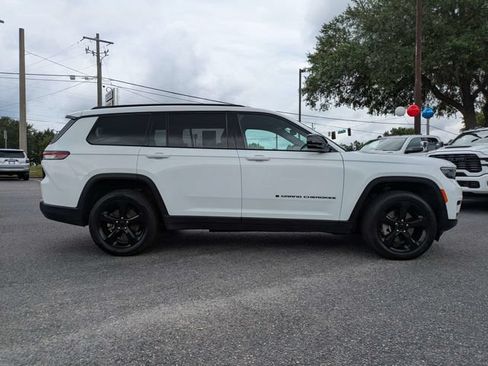 Used 2023 Jeep Grand Cherokee L Laredo AWD/4WD image 3