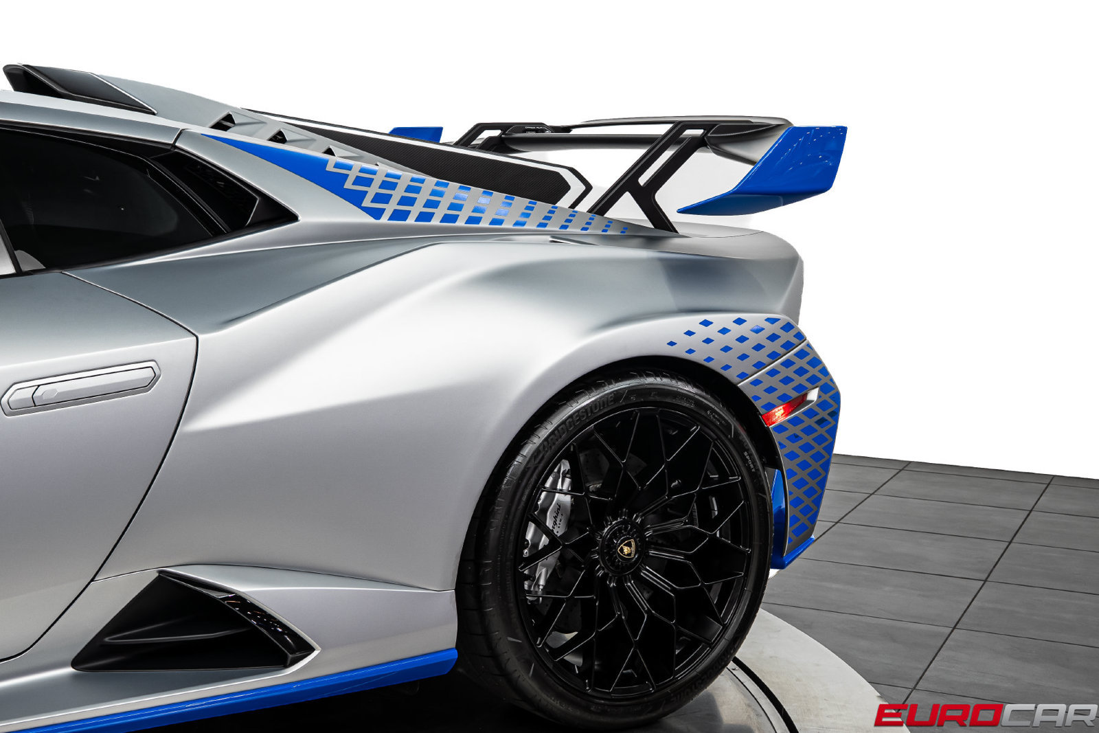 Used 2022 Lamborghini Huracan STO RWD image 21