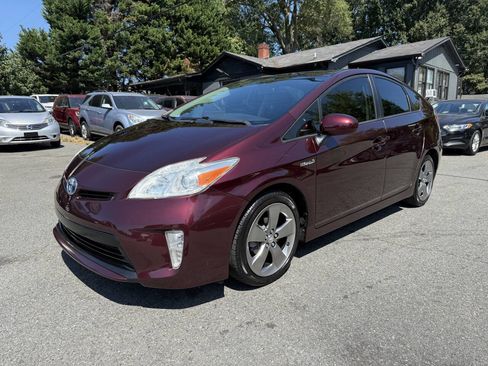 Used 2013 Toyota Prius Three image 2