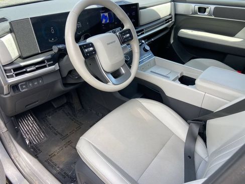 Used 2025 Hyundai Santa Fe SEL FWD image 6