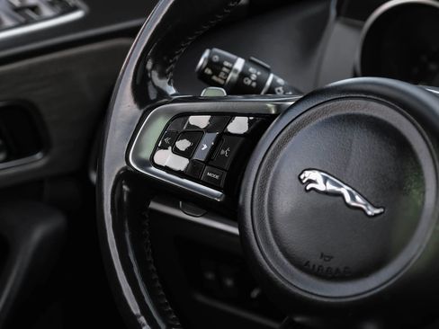 Used 2018 Jaguar F-PACE S image 23