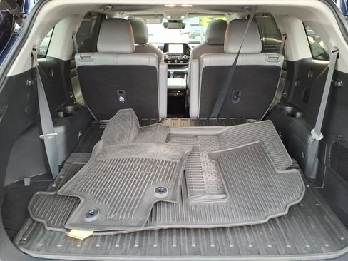 Certified 2023 Toyota Highlander XLE image 13
